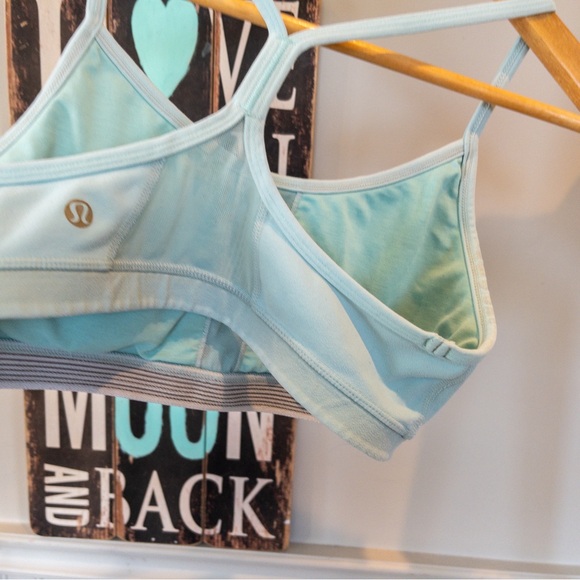 Under Armour Turquoise Sports Bra Size XS - Picture 2 of 9